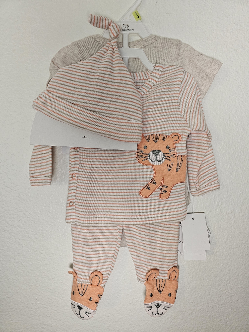 NWT Koala Baby 4-Pc Tiger Baby Outfit Set Top Bodysuit Pants Hat 0-3M